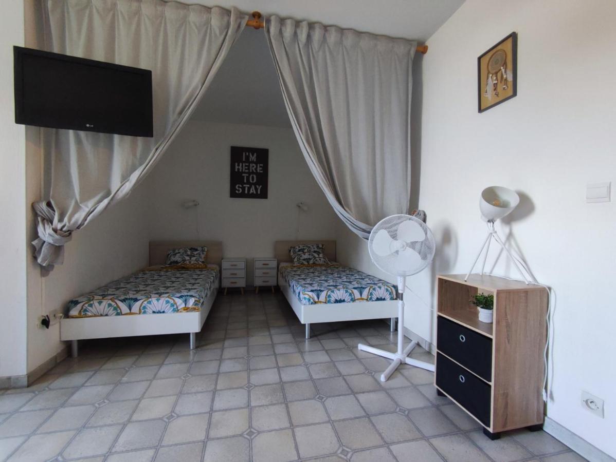 Studio Meuble Classe 2 Etoiles - 30M² Gréoux-les-Bains المظهر الخارجي الصورة
